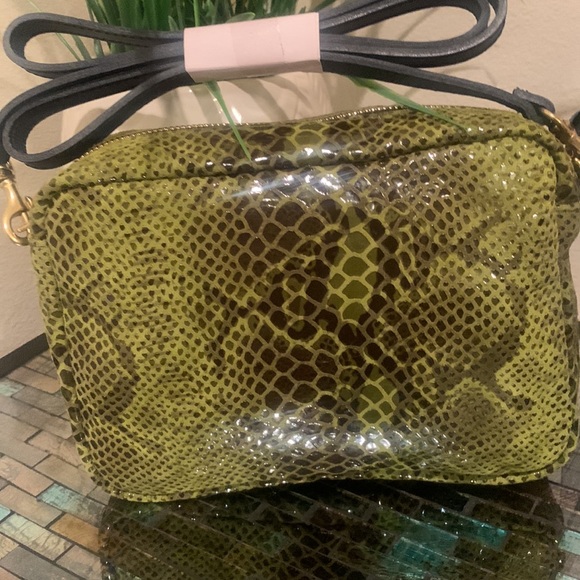 Clara. V Midi Sac Snake Embossed Leather Crossbody Bag
CLARE V. - Picture 2 of 14